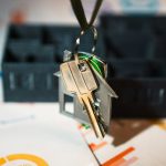 Sleutels en huisje bij hypotheekvorm kiezen en aankoop woning