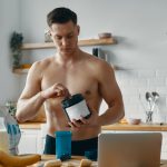 beginnende sporter is supplementen klaar aan het maken