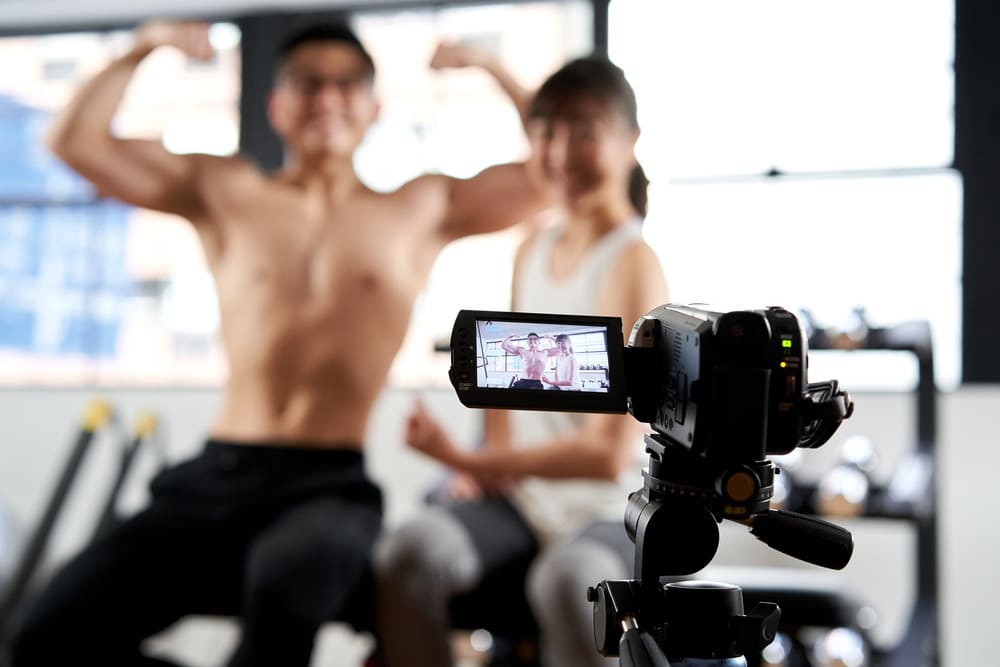 sport influencers filmen hun sportieve levensstijlcontent